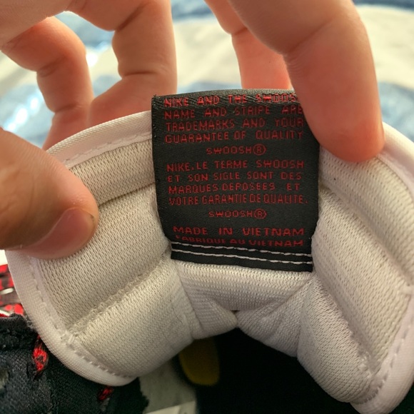 Jordan 1 High Bloodline - Picture 11 of 12